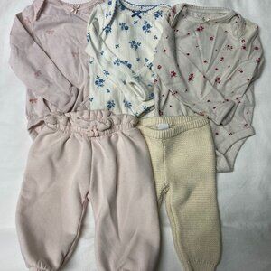 GAP Baby Girl Bundle Bodysuits Pants 3-6M / 6M